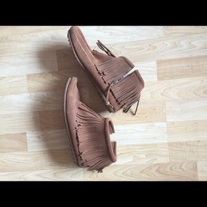 Minnetonka moccasins fringe booties